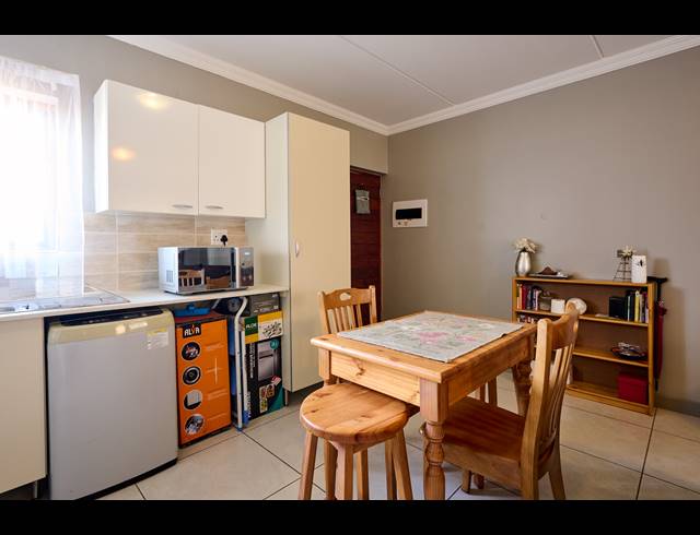 2 BEDROOM TOWNHOUSE FOR SALE IN BLUE HILLS